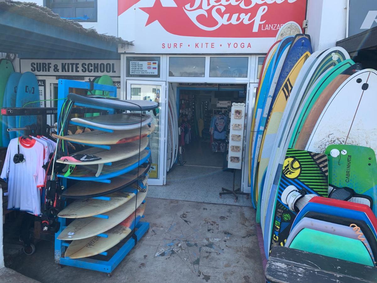 Red Star Surf & Yoga Camp Lanzarote Hostel Famara Buitenkant foto