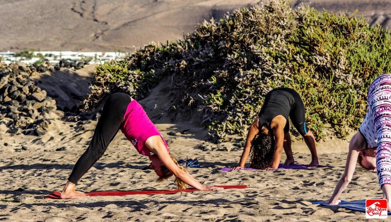 Red Star Surf & Yoga Camp Lanzarote Hostel Famara Buitenkant foto