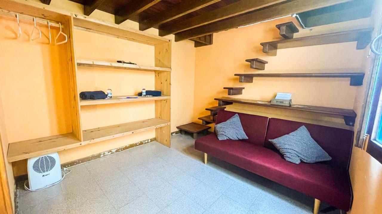Red Star Surf & Yoga Camp Lanzarote Hostel Famara Buitenkant foto