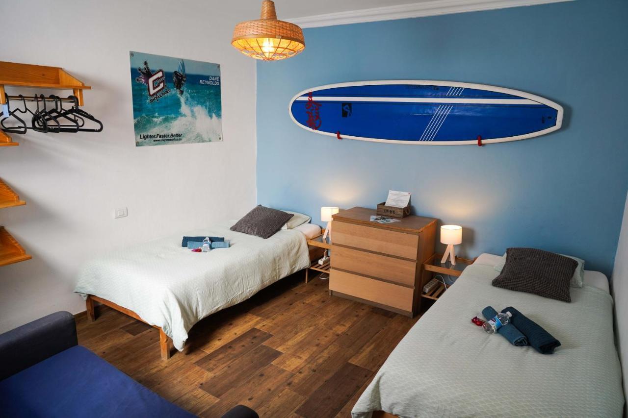 Red Star Surf & Yoga Camp Lanzarote Hostel Famara Buitenkant foto