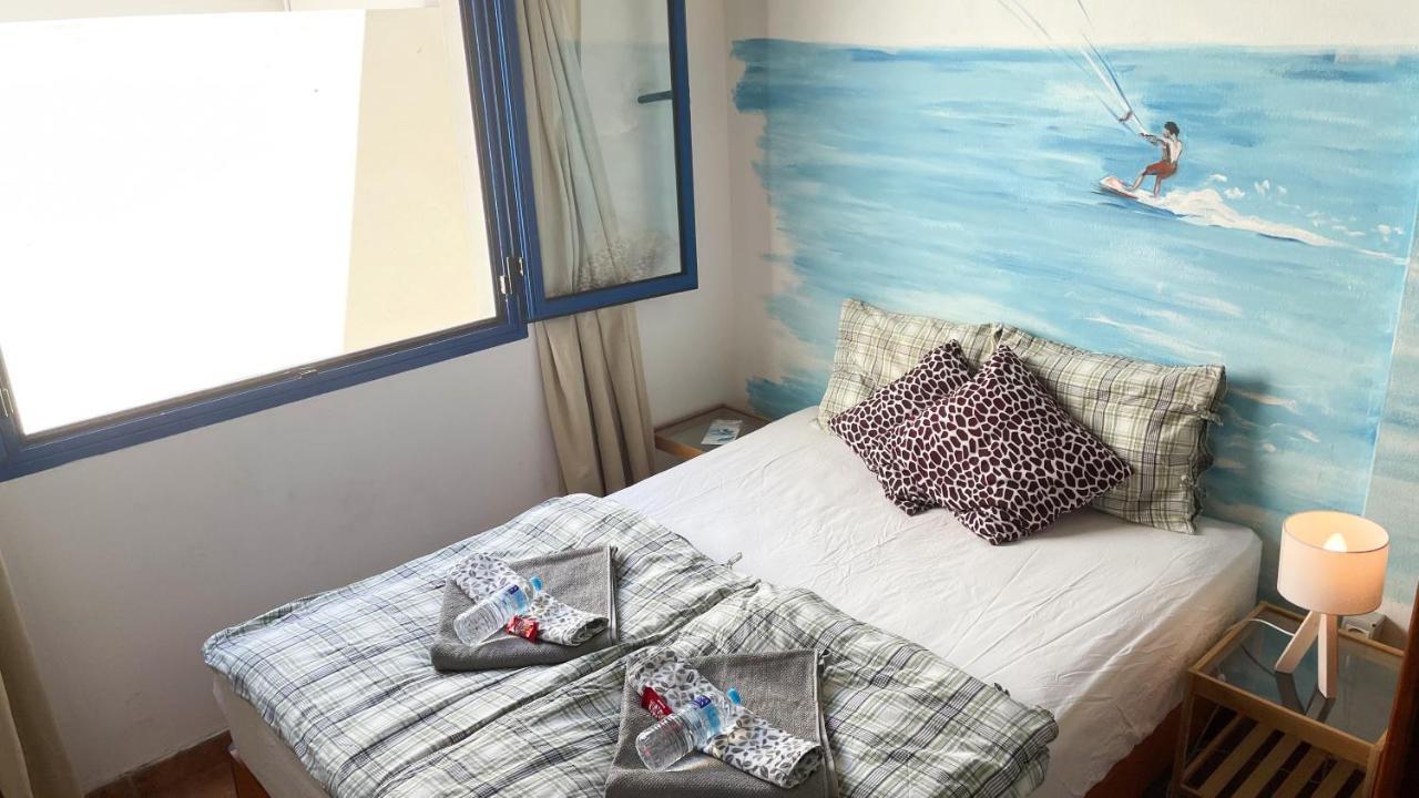 Red Star Surf & Yoga Camp Lanzarote Hostel Famara Buitenkant foto