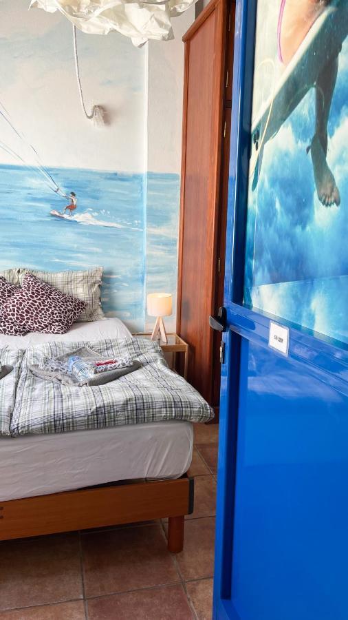 Red Star Surf & Yoga Camp Lanzarote Hostel Famara Buitenkant foto