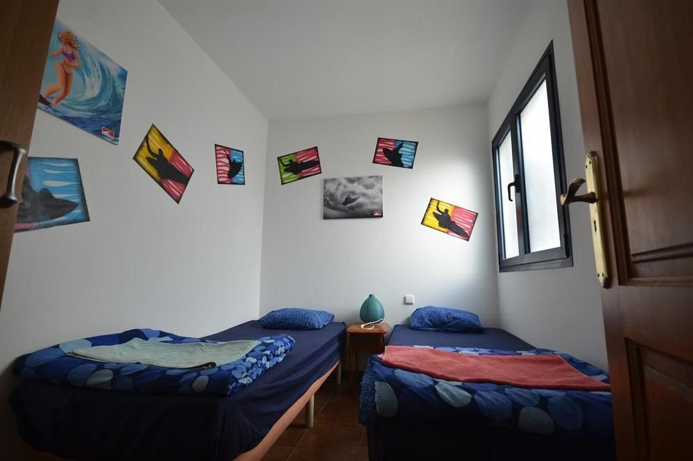 Red Star Surf & Yoga Camp Lanzarote Hostel Famara Buitenkant foto
