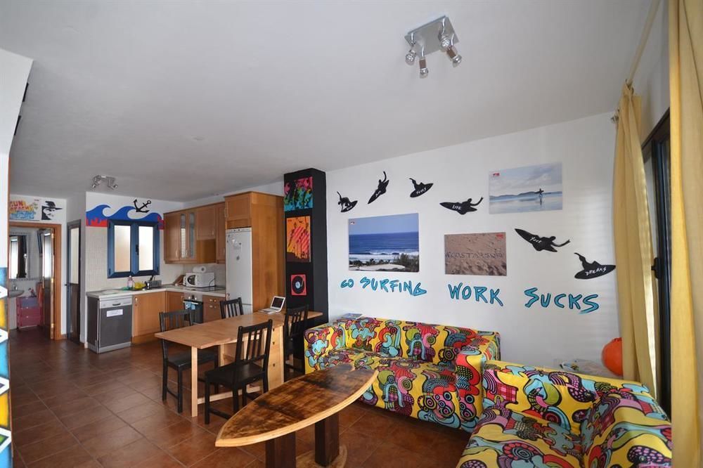 Red Star Surf & Yoga Camp Lanzarote Hostel Famara Buitenkant foto